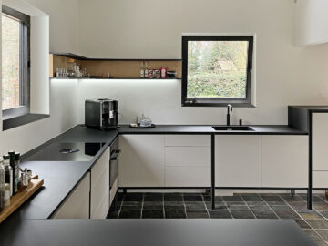 keuken met vaatwasser op hoogte